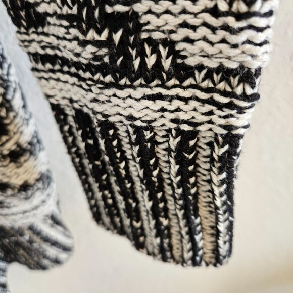 Forever 21 Woman Size L Aztec Print Chunky Knit Open Front Sweater NWT Outdoors - Picture 3 of 9